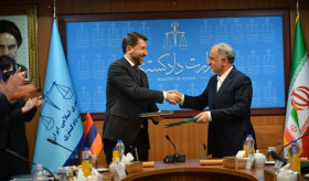 در تاریخ 20 الی 22 فوریه، کارن آندریاسیان، وزیر دادگستری جمهوری ارمنستان در راس هیاتی به جمهوری اسلامی ایران