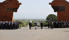 The top leadership of Armenia visits Sardarapat Memorial on the occasion of the Republic Day