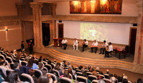 برگزاری  نشست علمی  بین المللی ارمنستان – ایران تحت عنوان « شعر تصویر » در ماتناداران ماشتوتس