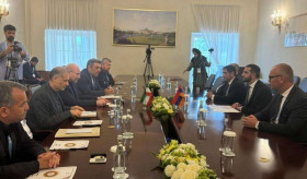 دیدار نایب رییس مجلس ارمنستان و رئیس مجلس شورای اسلامی در سن پترزبورگ