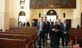 Կարեն Կարապետյանն այցելել է Թեհրանի Սուրբ Սարգիս եկեղեցի և համայնքի ներկայացուցիչների հետ զրույցում ամփոփել այցի արդյունքները