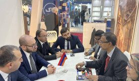 نارگ تریان معاون وزیر اقتصاد جمهوری ارمنستان در تهران  با مونجورول کریم خان چودوری سفیر بنگلادش در ارمنستان ملاقات نموده است